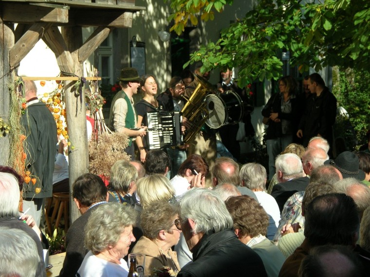 Tennafest mit Musik im Wirtschaftshof | &copy; Bauernhofmuseum Kleinlosnitz