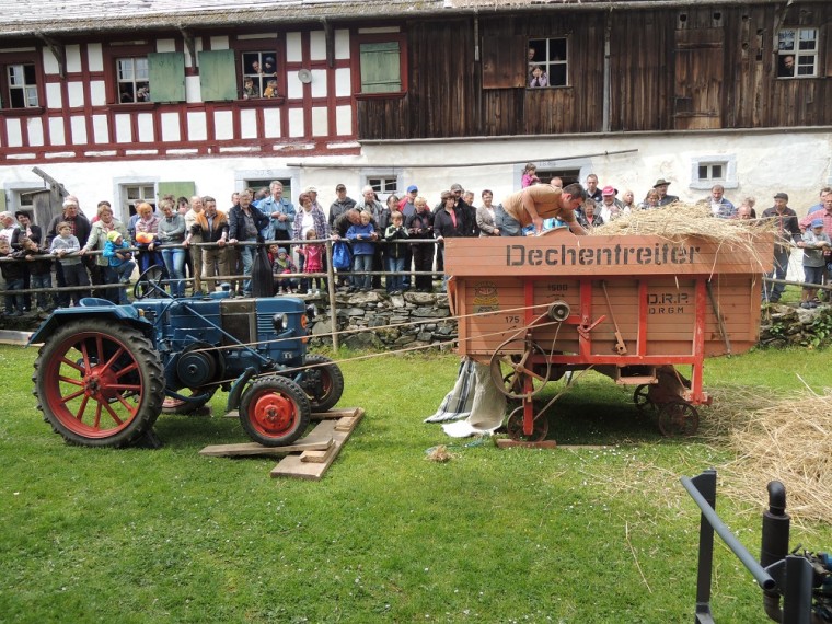 Dreschvorf&uuml;hrung im Dietelhof | &copy; Bauernhofmuseum Kleinlosnitz